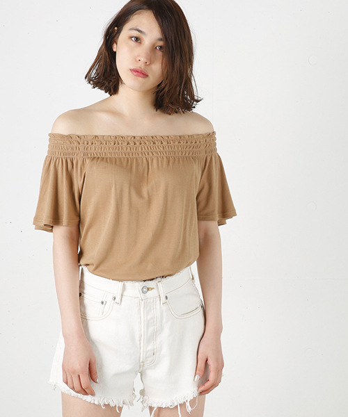 MOUSSY(マウジー)の「FLARE SLEEVE OFF SHOULDER TOPS(Tシャツ/カットソー・レディース・ネイビー/ホワイト/ブラウン/ピンク・FREE)」の3枚目の写真