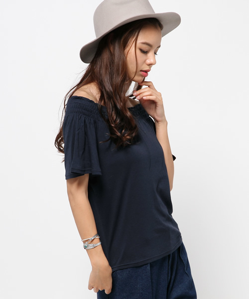 MOUSSY(マウジー)の「FLARE SLEEVE OFF SHOULDER TOPS(Tシャツ/カットソー・レディース・ネイビー/ホワイト/ブラウン/ピンク・FREE)」の13枚目の写真