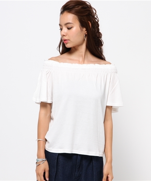 MOUSSY(マウジー)の「FLARE SLEEVE OFF SHOULDER TOPS(Tシャツ/カットソー・レディース・ネイビー/ホワイト/ブラウン/ピンク・FREE)」の5枚目の写真