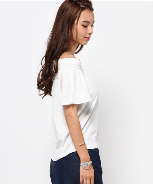 MOUSSY(マウジー)の「FLARE SLEEVE OFF SHOULDER TOPS(Tシャツ/カットソー・レディース・ネイビー/ホワイト/ブラウン/ピンク・FREE)」の6枚目の写真