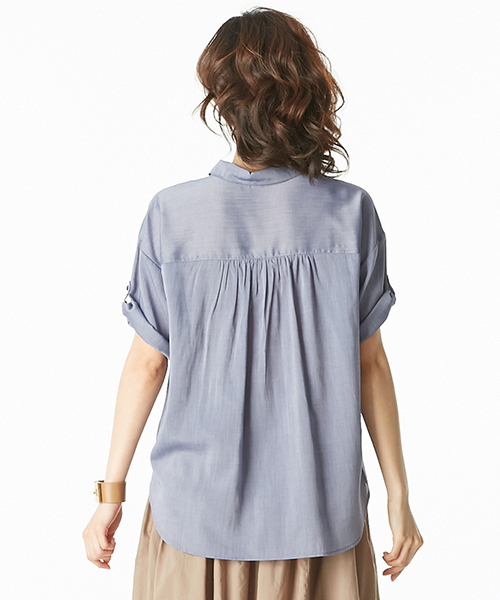 IEDIT(イディット)の「IEDITレーベルコレクション たゆんと軽やか素材が心地よい こなれルーズな洗える抜けシャツ(シャツ/ブラウス・レディース・ホワイト/ブルー/ベージュ・X-LARGE/MEDIUM/XX-LARGE/LARGE/SMALL)」の10枚目の写真