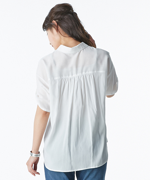 IEDIT(イディット)の「IEDITレーベルコレクション たゆんと軽やか素材が心地よい こなれルーズな洗える抜けシャツ(シャツ/ブラウス・レディース・ホワイト/ブルー/ベージュ・X-LARGE/MEDIUM/XX-LARGE/LARGE/SMALL)」の12枚目の写真