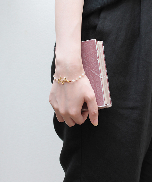 NOIR DE POUPEE（ノワールドプーペ）の「パール リーフモチーフ