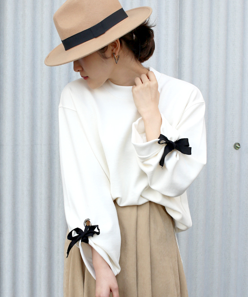 Bab Bou Jeloud（バブブージュルード）の「【Bab】袖リボンスウェットPO（スウェット・レディース・ブラック/カーキ/ホワイト・FREE）」の2枚目の写真