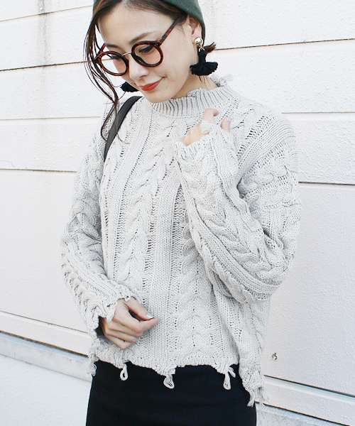 reca（レカ）の「アラン編みダメージハイネックニット（ニット/セーター・レディース・ホワイト/ピンク/グレー/ブラック・FREE）」の3枚目の写真