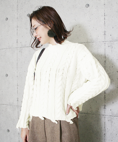 reca（レカ）の「アラン編みダメージハイネックニット（ニット/セーター・レディース・ホワイト/ピンク/グレー/ブラック・FREE）」の2枚目の写真