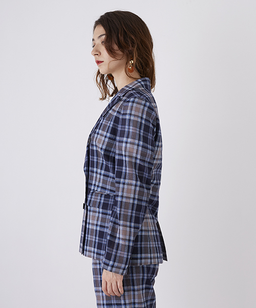 UNITED TOKYO（ユナイテッドトウキョウ）の「シアーチェックジャケット（テーラードジャケット・レディース・ネイビー・1/2）」の3枚目の写真