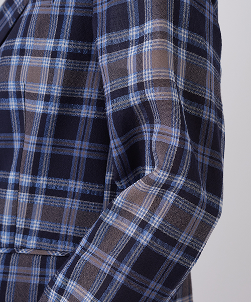 UNITED TOKYO（ユナイテッドトウキョウ）の「シアーチェックジャケット（テーラードジャケット・レディース・ネイビー・1/2）」の6枚目の写真