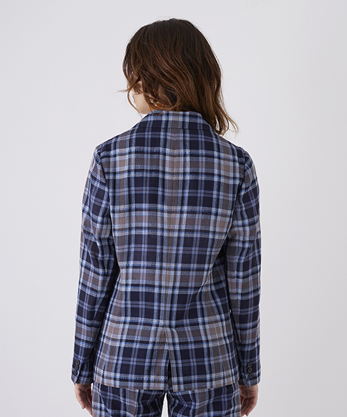 UNITED TOKYO（ユナイテッドトウキョウ）の「シアーチェックジャケット（テーラードジャケット・レディース・ネイビー・1/2）」の4枚目の写真