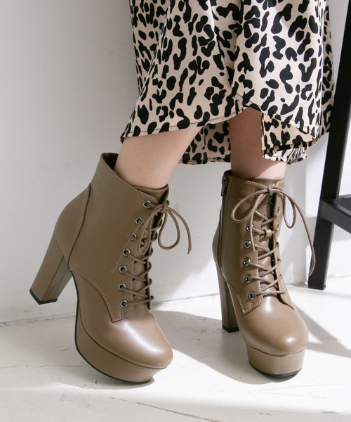 Newlyme(ニューリーミー)の「太ヒールレースアップショートブーツ(ブーツ・レディース・ブラウン/ブラック系その他/ブラック/モカ/レッド/ブラウン系その他/ブラック系その他2/ハウンドトゥース/ブラウン系その他2/アイボリー・24.0cm/23.0cm/23.5cm/24.5cm/25.5cm/25.0cm/25㎝/22.5㎝/24.5㎝/23㎝/22cm/24㎝/23.5㎝/23cm/25cm/24cm/22.5cm/22.0cm)」の8枚目の写真