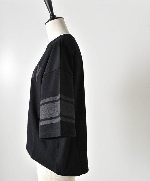 kha:ki（カーキ）の「「kha:ki/カーキ」ビッグシルエットフットボールTシャツ（Tシャツ/カットソー・レディース・ホワイト/ブラック・1）」の8枚目の写真