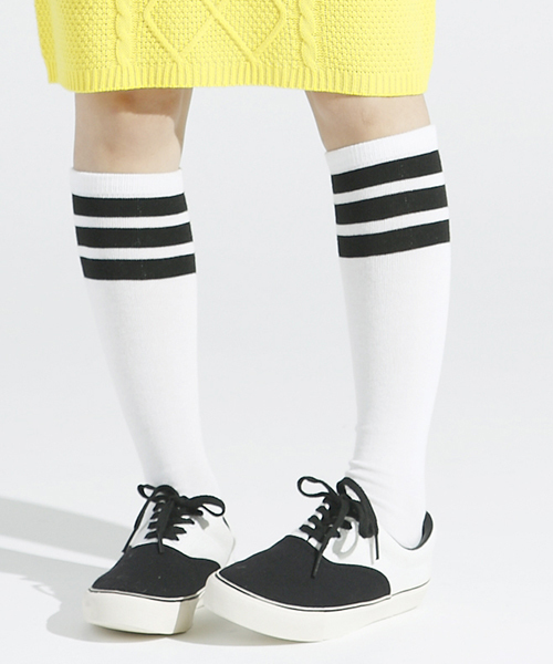 WEGO(ウィゴー)の「WEGO/ラインハイソックス(ソックス/靴下・レディース・ホワイト/ブラック/ブルー/レッド・FREE)」の1枚目の写真