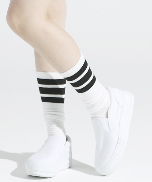 WEGO(ウィゴー)の「WEGO/ラインハイソックス(ソックス/靴下・レディース・ホワイト/ブラック/ブルー/レッド・FREE)」の9枚目の写真