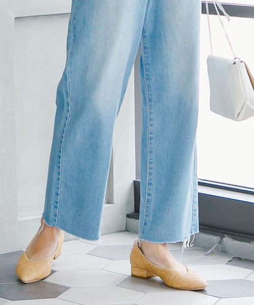 KOBE LETTUCE（コウベレタス）の「チャンキーローヒールVカットポインテッドトゥパンプス（パンプス・レディース・ブラック/ホワイト系その他/レッド/その他/グレイッシュベージュ/パイソン/その他2/ホワイト系その他2/シルバー系その他/その他1/ブラック系その他/ベージュ系その他/グリーン系その他・S/M/L/LL）」の11枚目の写真