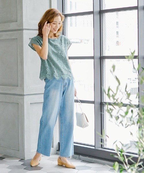 KOBE LETTUCE（コウベレタス）の「チャンキーローヒールVカットポインテッドトゥパンプス（パンプス・レディース・ブラック/ホワイト系その他/レッド/その他/グレイッシュベージュ/パイソン/その他2/ホワイト系その他2/シルバー系その他/その他1/ブラック系その他/ベージュ系その他/グリーン系その他・S/M/L/LL）」の17枚目の写真