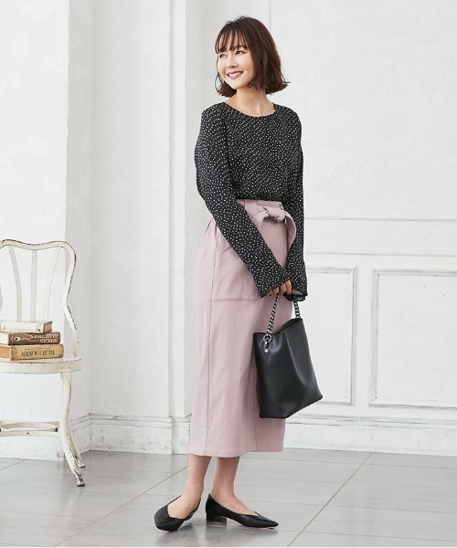 KOBE LETTUCE（コウベレタス）の「チャンキーローヒールVカットポインテッドトゥパンプス（パンプス・レディース・ブラック/ホワイト系その他/レッド/その他/グレイッシュベージュ/パイソン/その他2/ホワイト系その他2/シルバー系その他/その他1/ブラック系その他/ベージュ系その他/グリーン系その他・S/M/L/LL）」の16枚目の写真