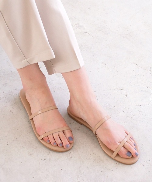 AmiAmi（アミアミ）の「ダブルストラップフラットサンダル（サンダル・レディース・アイボリー/ブラック/カーキ/モカ/グレイッシュベージュ/ブラウン系その他/ベージュ・S/M/L/LL）」の5枚目の写真