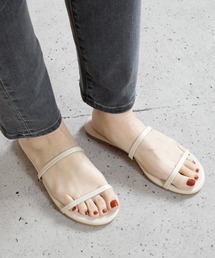 AmiAmi（アミアミ）の「ダブルストラップフラットサンダル（サンダル）」