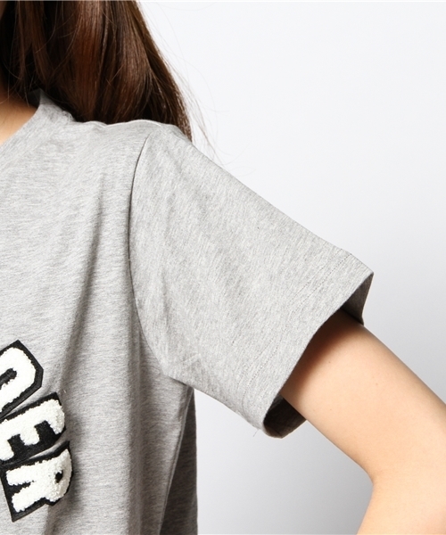 ROSE BUD（ローズバッド）の「LCTT-14170 CHEER LEADER EMB.C/N S/S-T（Tシャツ/カットソー・レディース・グレー/ブラック・ONE SIZE）」の3枚目の写真
