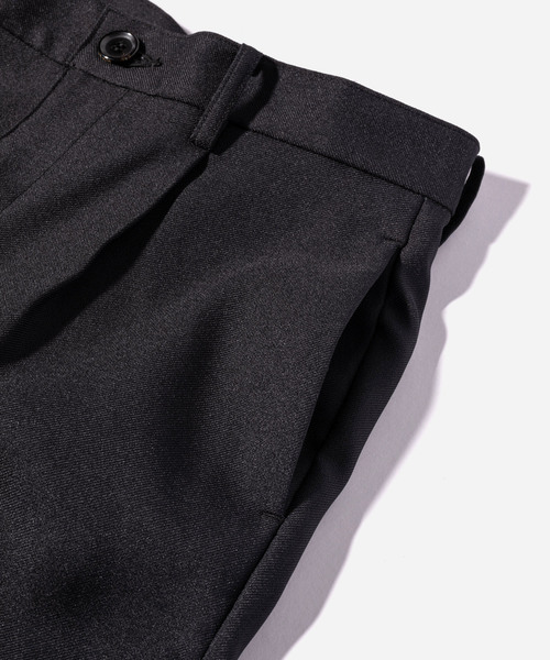 MR.OLIVE(ミスターオリーブ)の「【セットアップ対応】レトロ ポリエステルツイル / ワンプリーツ ストレート トラウザーパンツ(センタープレスパンツ)(スラックス・メンズ・ブラック/グレー/チャコールグレー/ブラウン/グリーン・SMALL/MEDIUM/LARGE)」の10枚目の写真