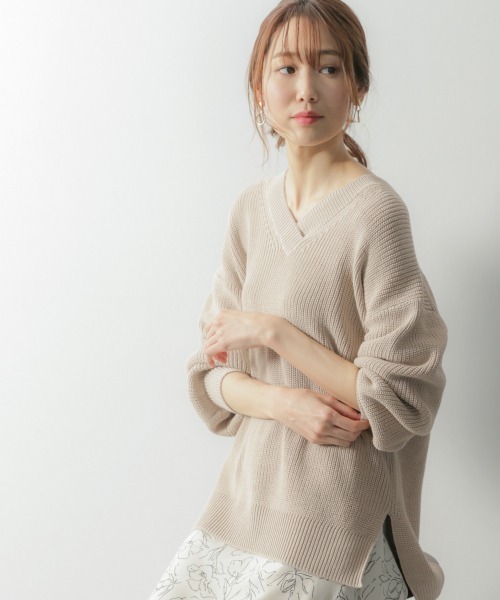 GLOBAL WORK（グローバルワーク）の「洗えるサクラオイルVネック/868920（ニット/セーター・レディース・ライトブルー/ベージュ/オフホワイト・FREE）」の2枚目の写真