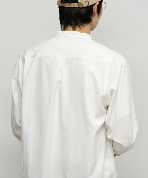 SUBTLE authentic(サートルオーセンティック)の「SUBTLE authentic:Stand V-Neck Shirt スタンド vネック シャツ(シャツ/ブラウス・メンズ・オフホワイト・M/S/L)」の6枚目の写真