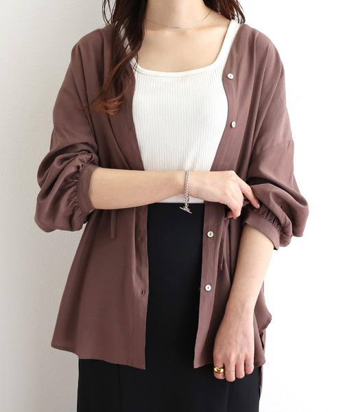 andme(アンドミー)の「とろみ素材ボリューム袖シャツブラウス(シャツ/ブラウス・レディース・ブラック/ベージュ/アイボリー/ブラウン系その他/ブラウン/パープル系その他/ブルー系その他/ピンク・M)」の4枚目の写真