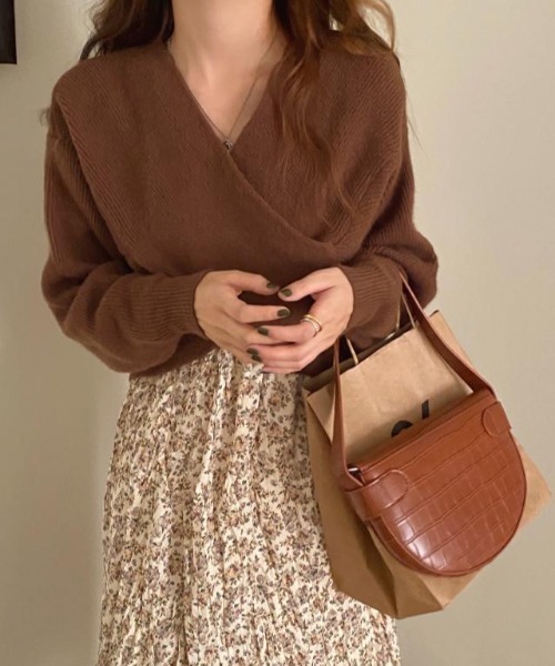 ABITOKYO（アビトーキョー）の「リブクロスニットプルオーバー（ニット/セーター・レディース・ベージュ/グレー/モカ/ブラウン/ブルーグレー/ダークブラウン/パープル/グリーン/ブラック/レッド・FREE）」の5枚目の写真