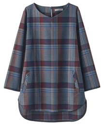 BELLUNA PLUS（ベルーナ）の「袖ボタン使いＶネックデザインチュニック（チュニック・レディース）」