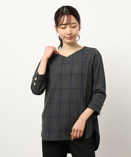 BELLUNA PLUS(ベルーナ)の「袖ボタン使いVネックデザインチュニック(チュニック・レディース・ブラック系その他/グレー系その他/パープル系その他/チェック・MEDIUM/LARGE/X-LARGE)」の9枚目の写真