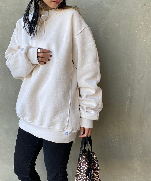 Russell Athletic（ラッセルアスレティック）の「[RUSSELL ATHLETIC/ラッセル アスレチック] 別注 製品染めクルーネックスウェットプルオーバー（スウェット・メンズ・ライトブルー/ラベンダー/チャコール/ネイビー/オフホワイト・L/M）」の2枚目の写真