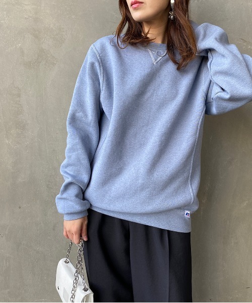 Russell Athletic（ラッセルアスレティック）の「[RUSSELL ATHLETIC/ラッセル アスレチック] 別注 製品染めクルーネックスウェットプルオーバー（スウェット・メンズ・ライトブルー/ラベンダー/チャコール/ネイビー/オフホワイト・L/M）」の4枚目の写真