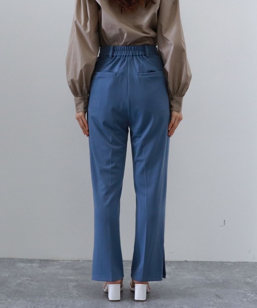 archives（アルシーヴ）の「タックテーパードパンツ（その他パンツ・レディース・ブルー/ピンクベージュ/イエロー/ベージュ・MEDIUM）」の17枚目の写真