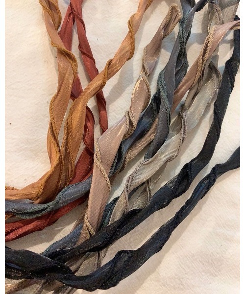 mou（モウ）の「ラップヘアリボンヘアアクセサリー（その他ヘアアクセサリー・レディース・レッド/オレンジ/ブラック/グリーン/ピンクベージュ/ブルー・FREE）」の5枚目の写真