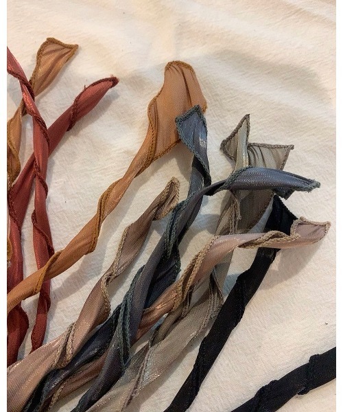 mou（モウ）の「ラップヘアリボンヘアアクセサリー（その他ヘアアクセサリー・レディース・レッド/オレンジ/ブラック/グリーン/ピンクベージュ/ブルー・FREE）」の2枚目の写真