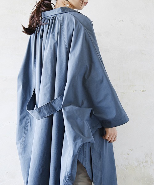 and it_（アンドイット）の「トレンチケープコート（トレンチコート・レディース・ミント/ベージュ/ブルー・M）」の3枚目の写真