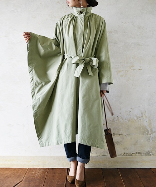 and it_（アンドイット）の「トレンチケープコート（トレンチコート・レディース・ミント/ベージュ/ブルー・M）」の2枚目の写真