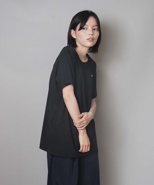 FILA(フィラ)の「【FILA / フィラ】レディースドライフィットネスセットアップ / 吸水速乾 UV(Tシャツ/カットソー・レディース・ブラック/ライトパープル/ネイビー・MEDIUM/LARGE/X-LARGE)」の8枚目の写真