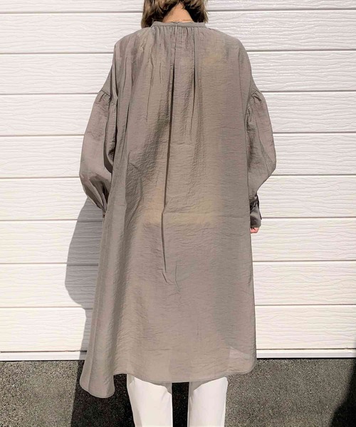 Q（キュー）の「Backギャザーシャツ2（シャツ/ブラウス・レディース・グレー/アイボリー・ONE SIZE）」の6枚目の写真