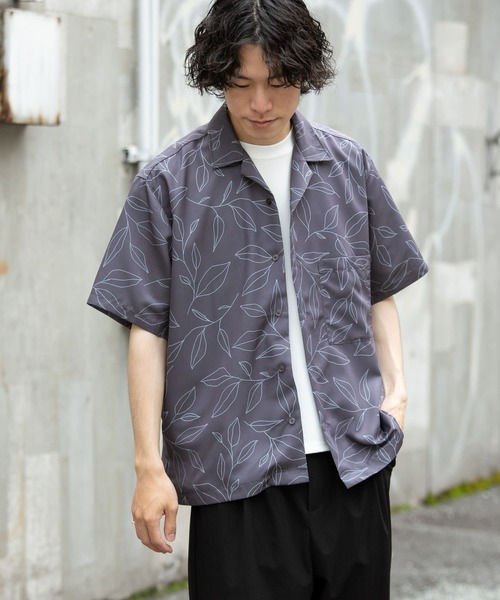 ITEMS URBANRESEARCH（アイテムズ アーバンリサーチ）の「リーフプリント オープンカラー半袖シャツ（シャツ/ブラウス・メンズ・パープル/ネイビー/ブラウン・MEDIUM/LARGE）」の3枚目の写真