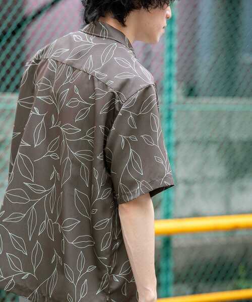 ITEMS URBANRESEARCH（アイテムズ アーバンリサーチ）の「リーフプリント オープンカラー半袖シャツ（シャツ/ブラウス・メンズ・パープル/ネイビー/ブラウン・MEDIUM/LARGE）」の2枚目の写真