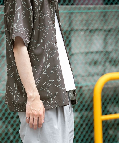 ITEMS URBANRESEARCH（アイテムズ アーバンリサーチ）の「リーフプリント オープンカラー半袖シャツ（シャツ/ブラウス・メンズ・パープル/ネイビー/ブラウン・MEDIUM/LARGE）」の5枚目の写真