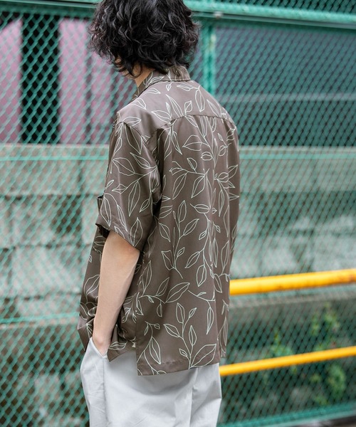 ITEMS URBANRESEARCH（アイテムズ アーバンリサーチ）の「リーフプリント オープンカラー半袖シャツ（シャツ/ブラウス・メンズ・パープル/ネイビー/ブラウン・MEDIUM/LARGE）」の6枚目の写真