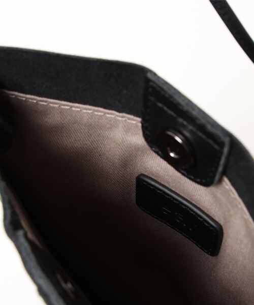 ear PAPILLONNER(イアパピヨネ)の「タッセルミニバッグ(ショルダーバッグ・レディース・ブラック/カーキ/モカ/アイボリー・FREE)」の13枚目の写真