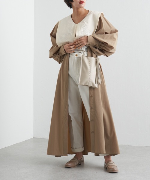 ear PAPILLONNER(イアパピヨネ)の「タッセルミニバッグ(ショルダーバッグ・レディース・ブラック/カーキ/モカ/アイボリー・FREE)」の2枚目の写真