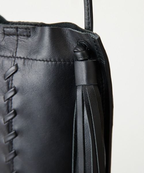 ear PAPILLONNER(イアパピヨネ)の「タッセルミニバッグ(ショルダーバッグ・レディース・ブラック/カーキ/モカ/アイボリー・FREE)」の14枚目の写真