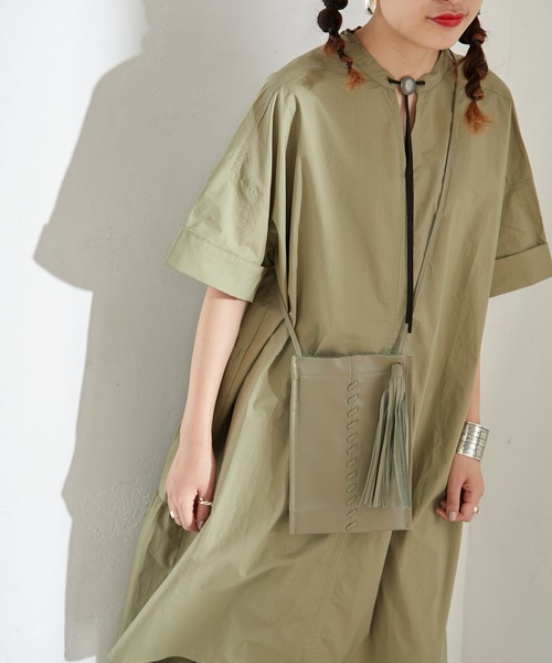 ear PAPILLONNER(イアパピヨネ)の「タッセルミニバッグ(ショルダーバッグ・レディース・ブラック/カーキ/モカ/アイボリー・FREE)」の19枚目の写真