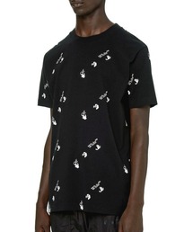 off white（オフホワイト）の「OFF WHITE (オフ ホワイト) OW ALLOVER オーバーサイズ総柄Tシャツ（Tシャツ/カットソー・メンズ）」