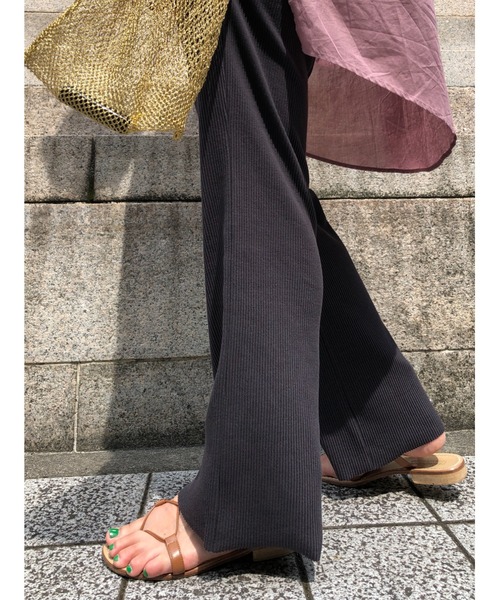 ulu(ウル)の「Semiflare rib pants(その他パンツ・レディース・アイボリー/チャコール・FREE)」の5枚目の写真