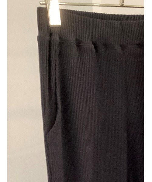 ulu(ウル)の「Semiflare rib pants(その他パンツ・レディース・アイボリー/チャコール・FREE)」の11枚目の写真